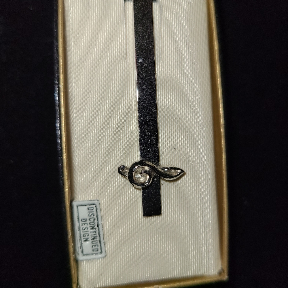 Tie tac
